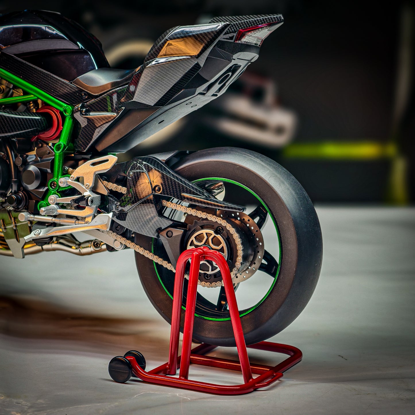 Kawasaki H2R 1/6 Scale Diecast Model with Light & Smoke – Premium Superbike