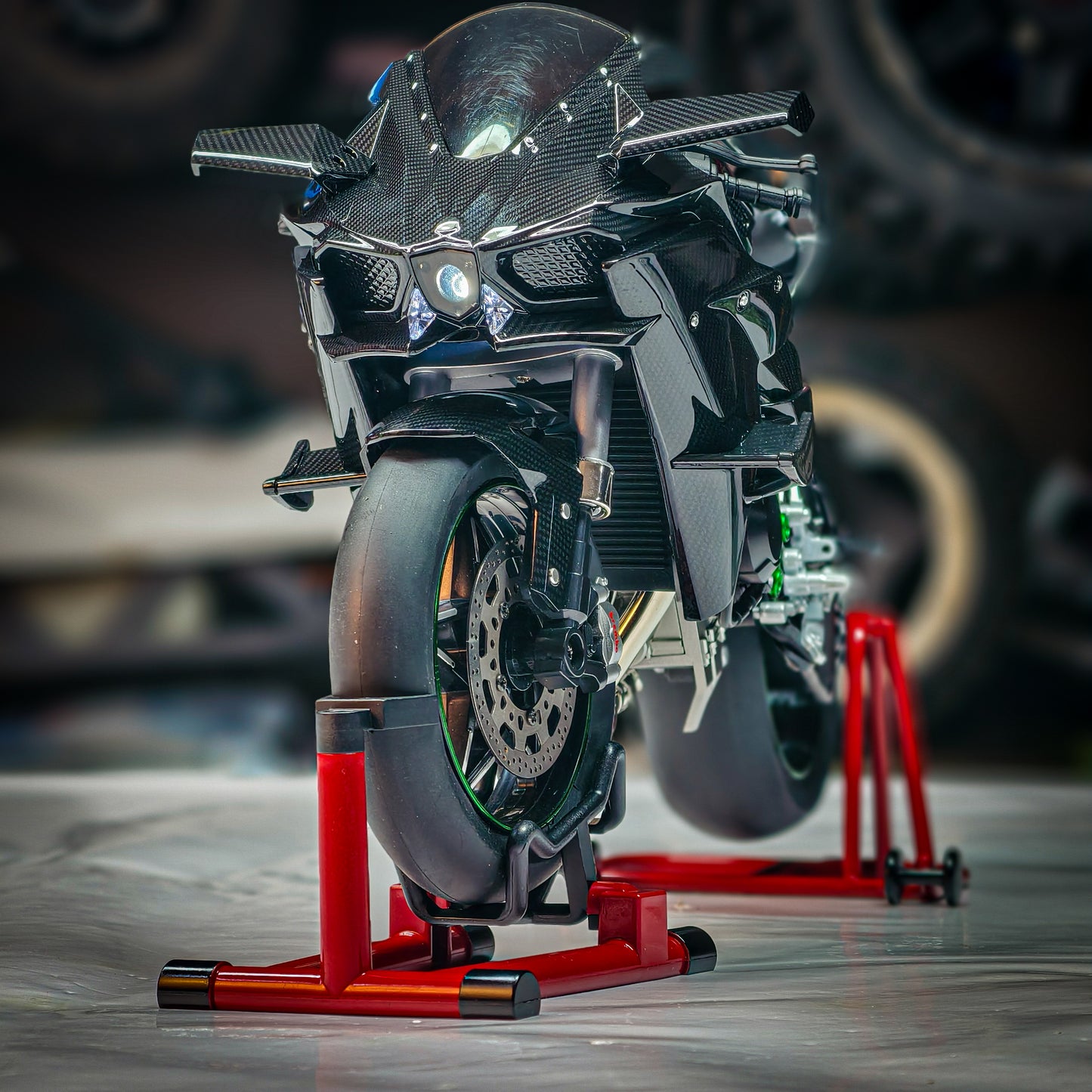 Kawasaki H2R 1/6 Scale Diecast Model with Light & Smoke – Premium Superbike