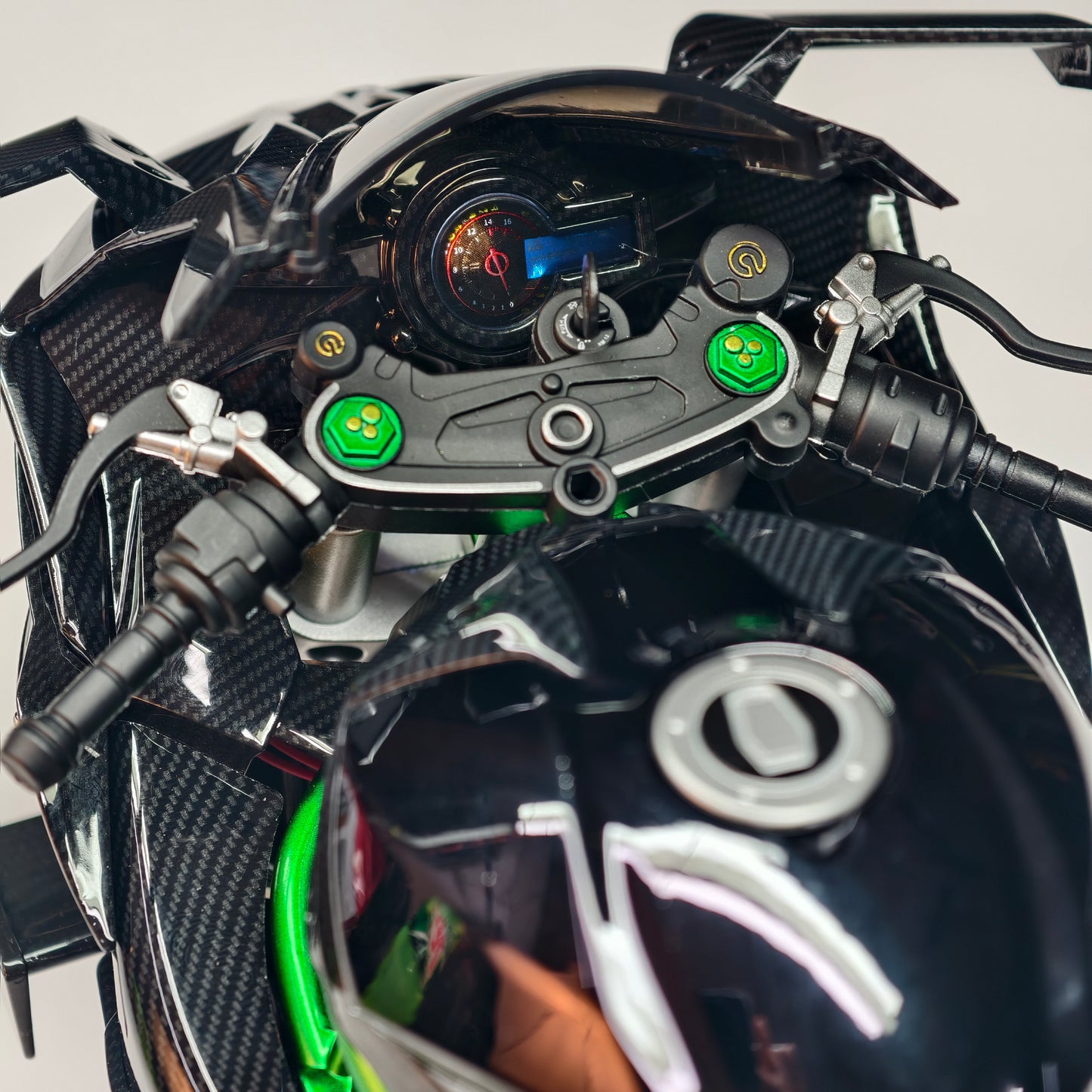 Kawasaki H2R 1/6 Scale Diecast Model with Light & Smoke – Premium Superbike