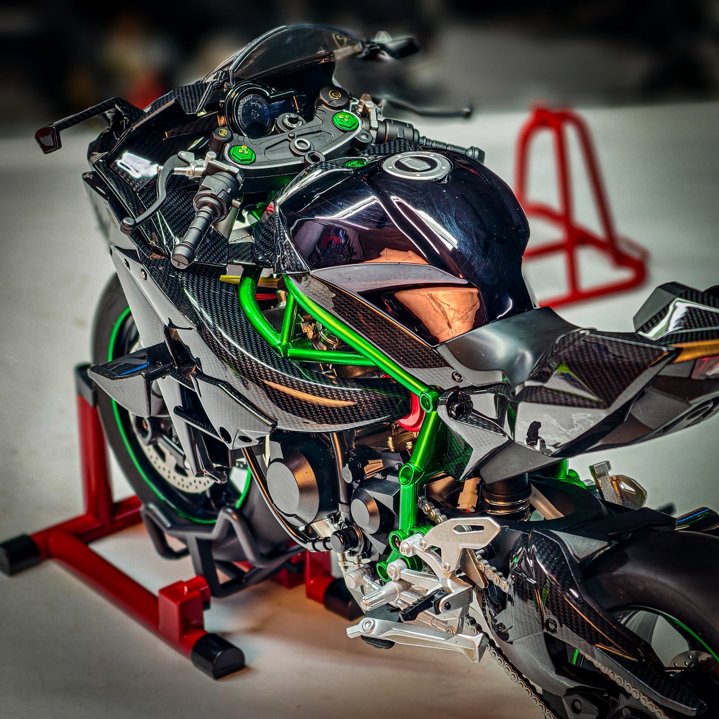 Kawasaki H2R 1/6 Scale Diecast Model with Light & Smoke – Premium Superbike